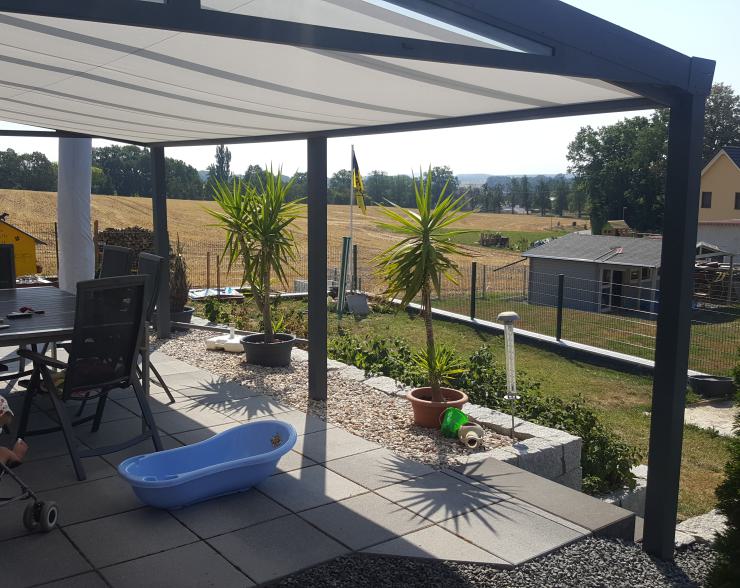 Terrassenüberdachung mit Unterglasmarkise